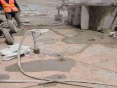 清徐水泥混凝土路面板底注浆技术 路面脱空注浆整治方案